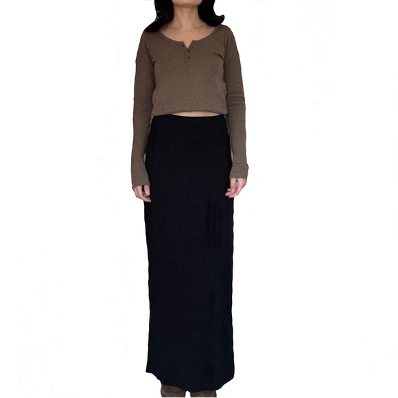 Black slinky maxi skirt - Picture 2 of 2